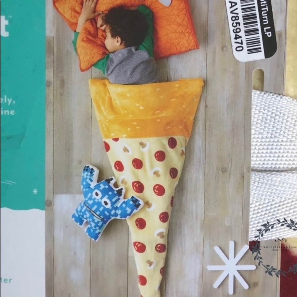 COPY - Pillowfort Pizza Tail Blanket EUC